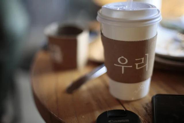 K-팝의 세계적인 인기 비결과 현재 가장 주목받는 아티스트 분석