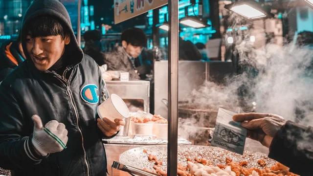 K-팝 입문자를 위한 한국 아이돌 문화와 음악 산업 가이드